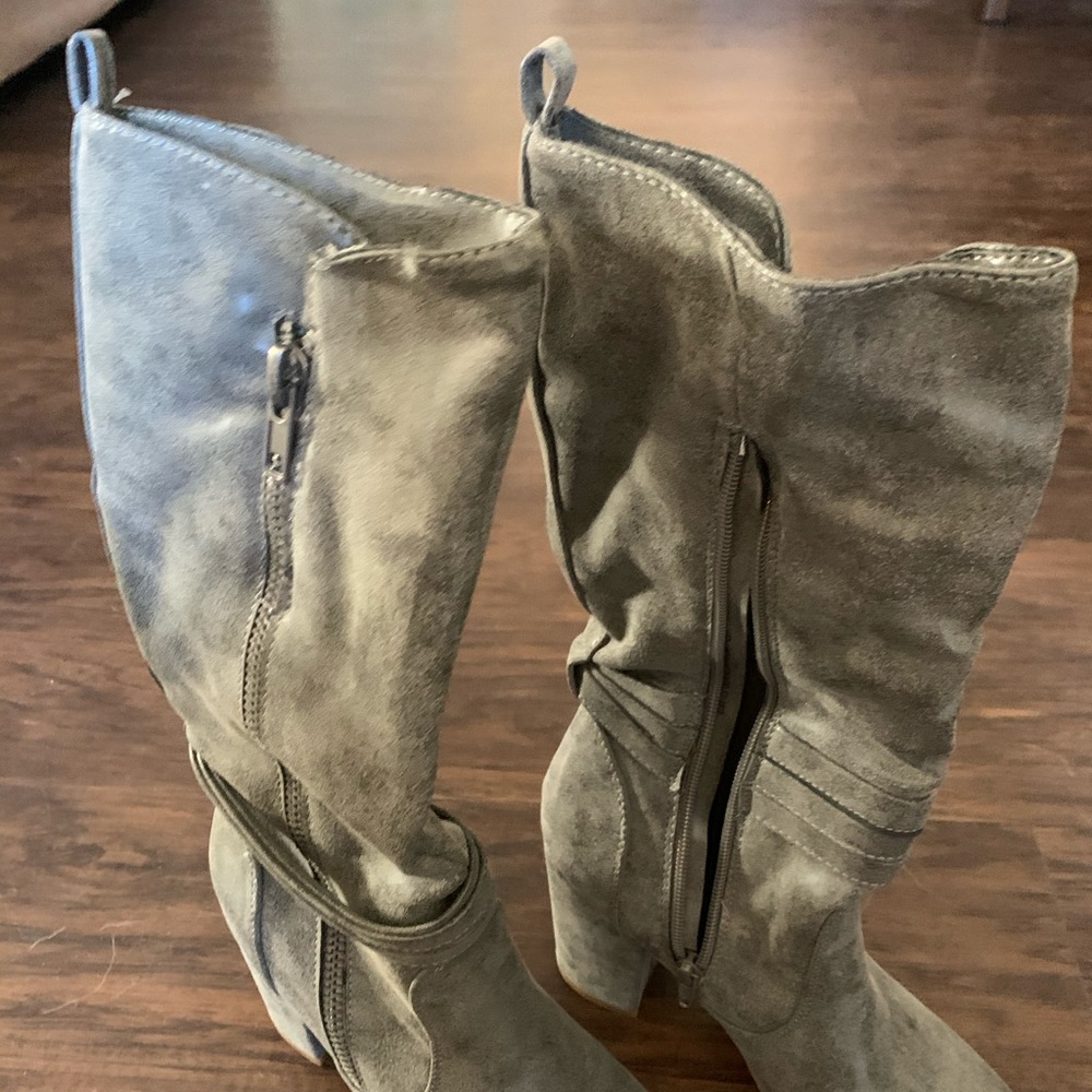 Buckle B great heel boots